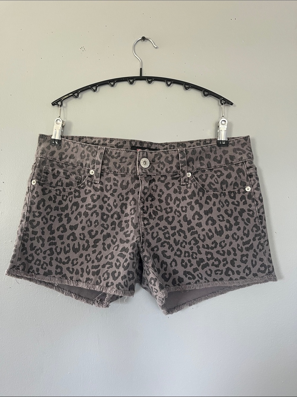 Woman’s GUESS Gray Leopard Print Denim Shorts 31